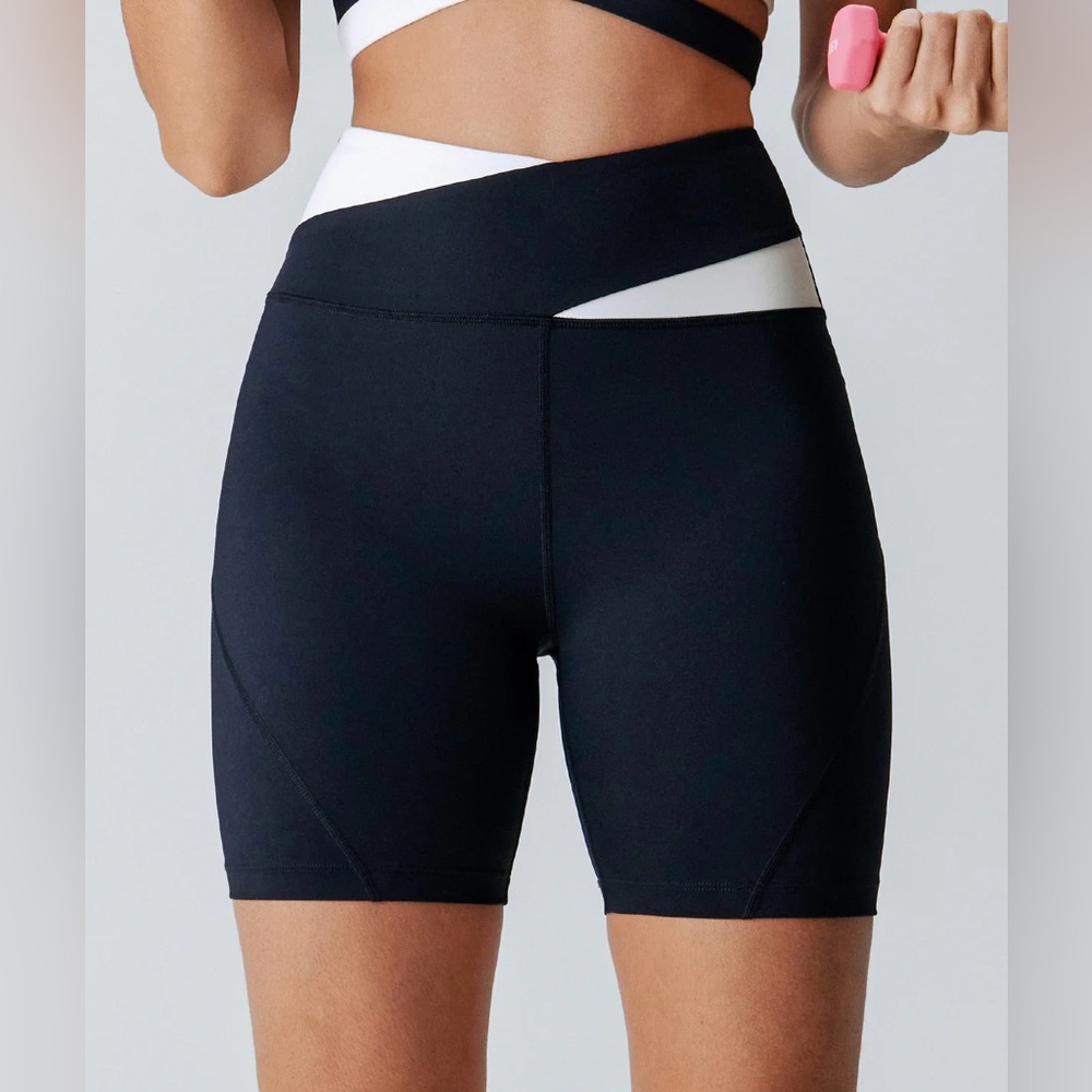 Berlook Activewear Black Crossover Shorts 6"